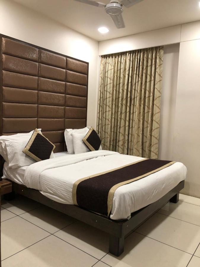 Hotel Circle Inn Ahmedabad Exterior photo