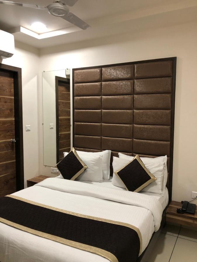 Hotel Circle Inn Ahmedabad Exterior photo