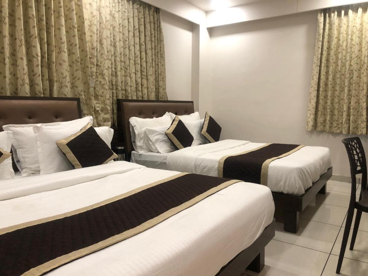 Hotel Circle Inn Ahmedabad Exterior photo