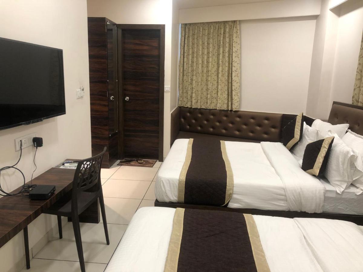 Hotel Circle Inn Ahmedabad Exterior photo