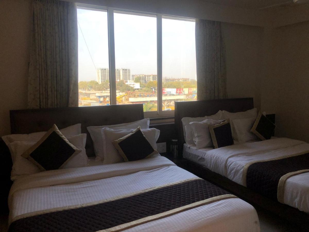 Hotel Circle Inn Ahmedabad Exterior photo